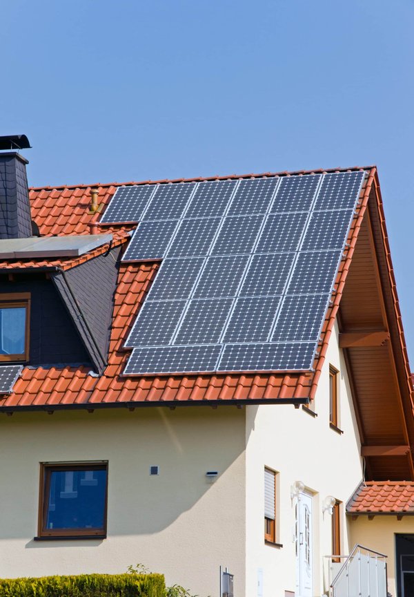 Puis-je installer des panneaux photovoltaïques sur n'importe quel type de toit de maison ?