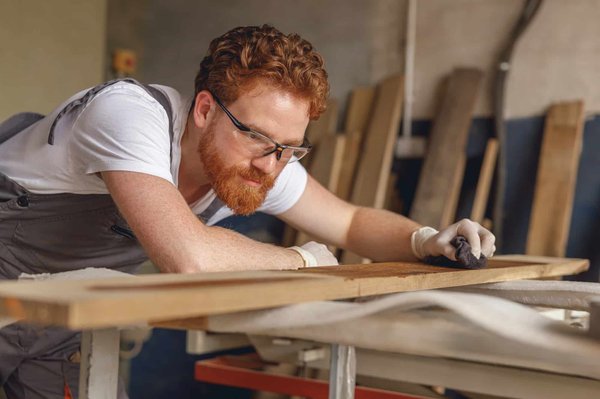 Que faut-il savoir sur les fabricants de tables en bois française ?