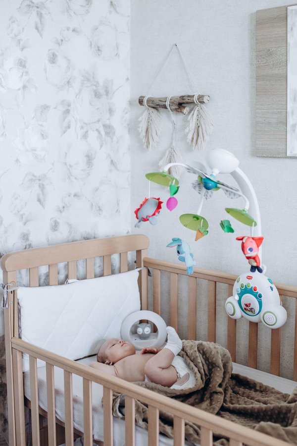 Mobile musical pour bébé : choisir selon le sexe de votre progéniture