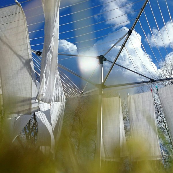 Meilleur étendoir à linge extérieur à sceller : conseils pour réussir son entretien